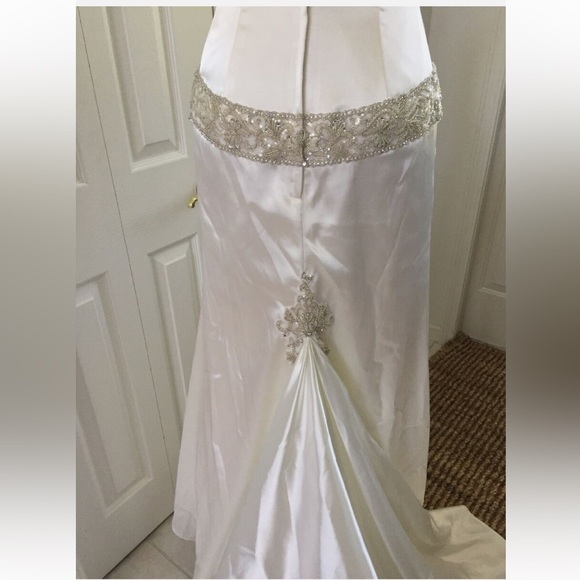 NWT Galina Signature Wedding gown Ivory, halter 8 750$ - Picture 6 of 6